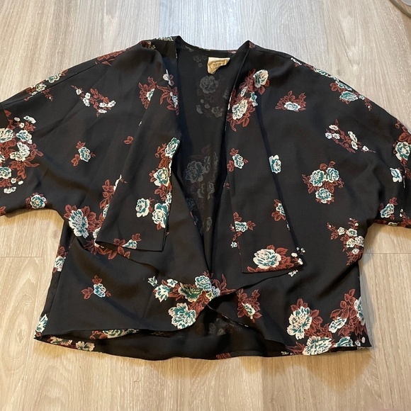 Pins and Needles Floral Kimono Style Blouse J - Picture 1 of 3